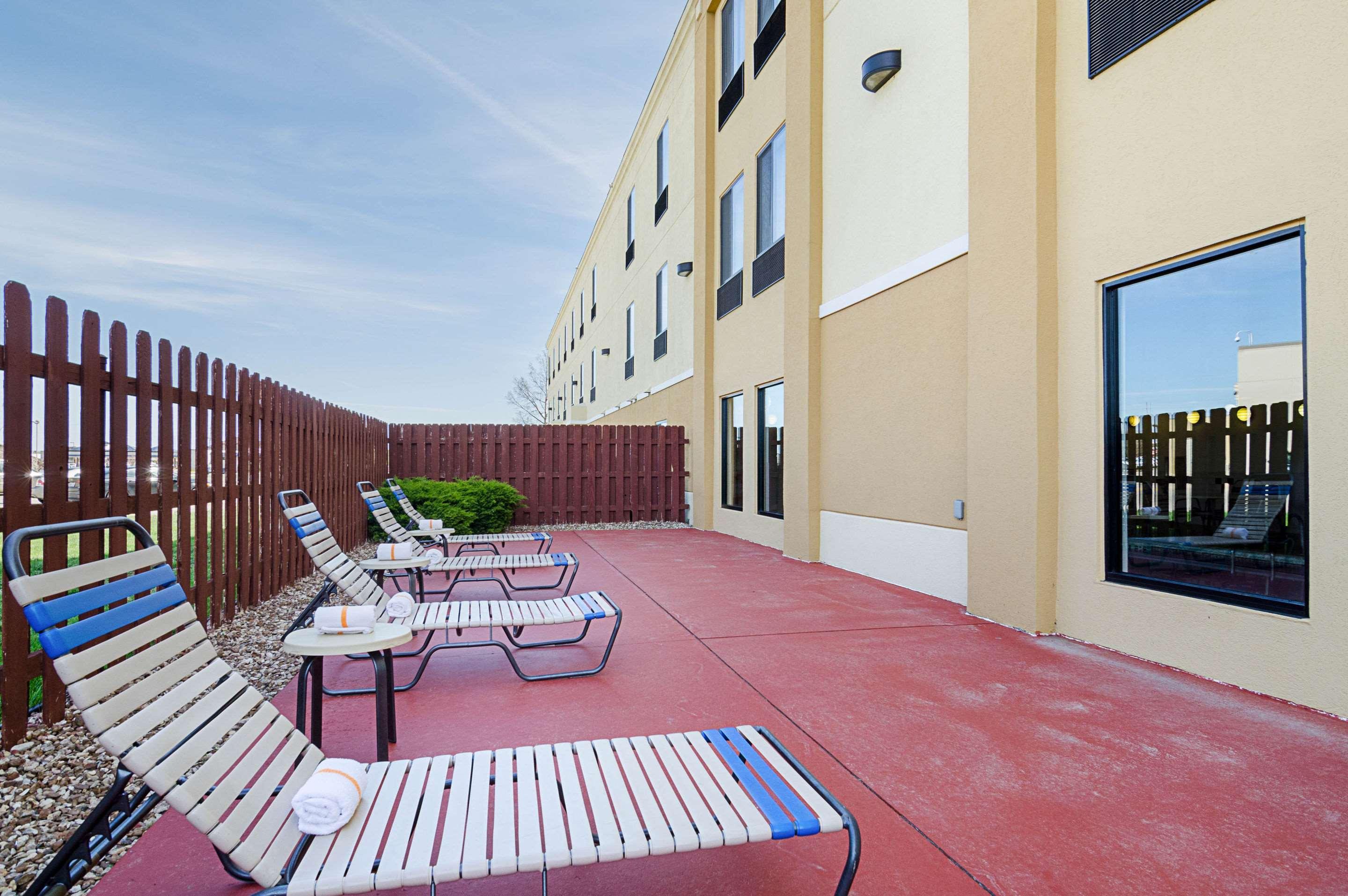 Comfort Inn & Suites Hutchinson Kültér fotó