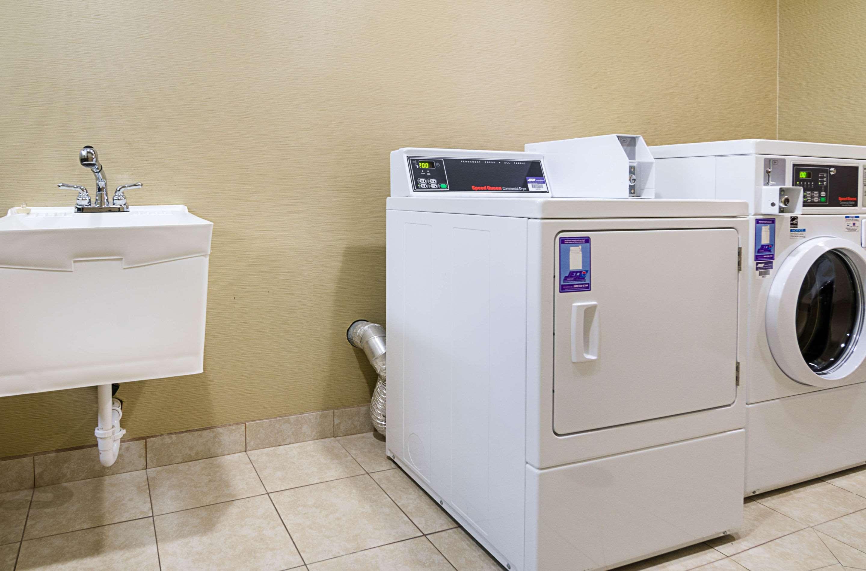 Comfort Inn & Suites Hutchinson Kültér fotó